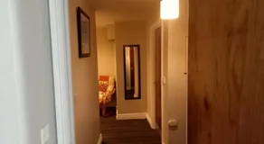 Central 2-Bed Apt Sleeps 5 above Great Derry Pub - Image 5