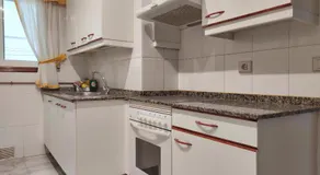 Apartamento en edificio nuevo, con piscina, vistas a la ría y al puerto, ESTANCIA MÍNIMA 14 noches, perfil familiar, no se admiten grupos de jovenes - Image 4