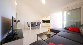 Villa Pino with Pool, Sauna & Jacuzzi - Image 2