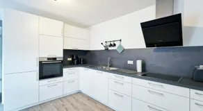Merveilleux appartement adapté aux familles avec internet haut débit, terrasse et jardin | Vue ville - Image 5