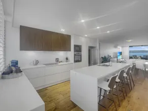 Spacious Modern Apartment in Batemans Bay - Image 3