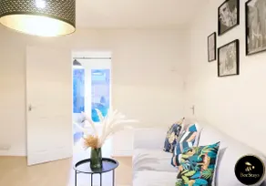 Bee Stays - Maliston House - Image 3