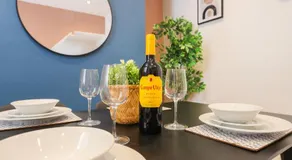 Sanjo Suite I Sleek 2BR I Sleeps 6 I Near Cardiff City Centre I Principality Stadium I Motorpoint Arena Cardiff I WiFi I Parking and Easy Access to Barry Island - Image 4