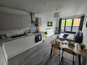 Stylish Madison Apartment with Balcony - FREE Car Parking - Hemel Hempstead Town Centre - Image 3