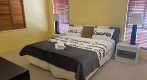 Amazing Perfect Family Home - GC Beach location - Image 2