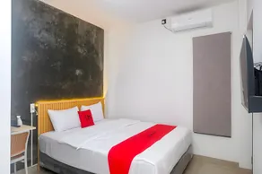 RedDoorz at Gentan Jakal - Image 2