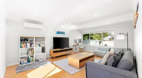 Kianga Lodge, 1 Sunset Blvd - Image 2
