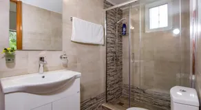 Plaka House - Image 2
