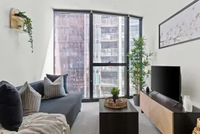 A Chic 2BR Apt Right Next to Melbourne Central - Image 2