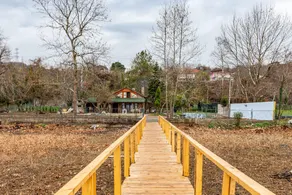 Charming Villa on the Shore of Sapanca Lake near Kartepe - Image 4