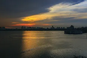 Hanoi Home 2 - Lake View Apartment - Image 4