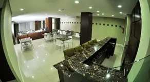 Petry Plaza Hotel - Image 4