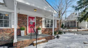 Near Hospitals & Attractions: Richmond Getaway! - Image 5