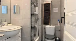 Nice Center Room - Image 5