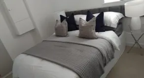 Captivating 1-Bed Apartment in Southampton - Image 2