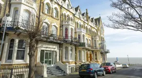 Albert Rd FREE parking - Image 3
