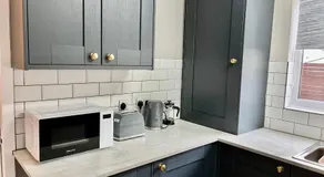 Canada House - Sleeps 6 -3 King or 6 Single Ideal for contractors - Image 5