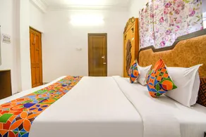 FabHotel Astoria House - Near Central Park - Image 5