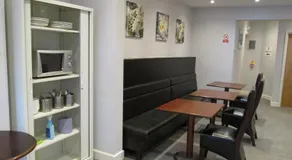 The R Inn Hotel - Image 5