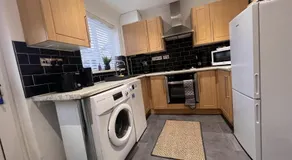 CONTRACTORS OR FAMILY HOUSE M1 Nottingham - IKEA RETAIL PARK - SWINDON CLOSE - 2 Bed Home with Driveway, private garden, sleeps 4 - TV'S in all rooms - Image 2