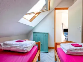 Apartment in Saint-Rémy near Lake - Image 2