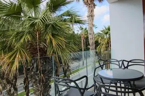 Seaside Comfort Stay Flat - Image 5