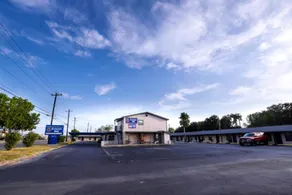 Economy Inn Kingsville - Image 4