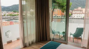 LKL Lakeside Lodging - Image 2