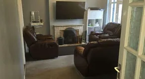 Spacious Garden Apartment Dublin 18 Parking WiFi - Image 2