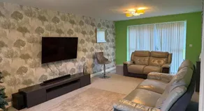 Spacious Modern 5-Bedroom Detached Home in Corby - Image 2