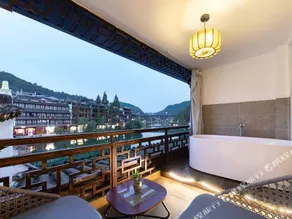 Qiju Shuian High-end Riverview Hostel - Image 3