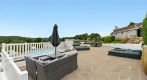 Lake View Holiday Home - Fishing Lakes, Heated Outdoor Swimming Pool 500yrds on Sister Park , Pool Open May to September - Image 3