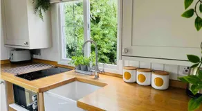 Romantic Shepherds Hut with Hot Tub, Rural Cheshire - Image 3