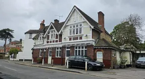 Place to Stay in Thames Ditton - Image 3