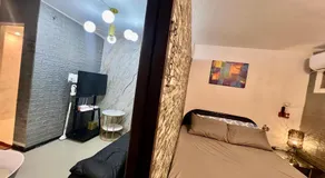 GOLDY'S PLACE 2-BEDROOM WITH BALCONY NETFLX Karaoke Youtube - Image 2