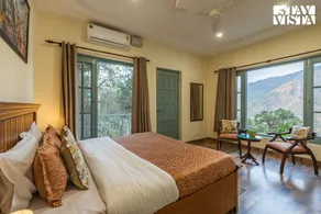StayVista at Pinecrest Manor - Outdoor Jacuzzi - Image 2