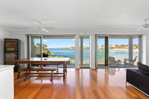 Beachfront Luxury 3 Beds with Ocean View Balcony - Image 2
