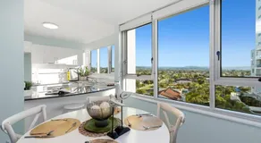 Ambassador Beachfront Burleigh Heads - Image 4