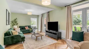 Cromer Coastal 6-Bed House l Near Beach, Parking & Garden - Image 2