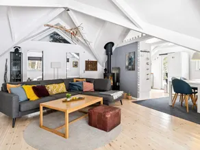 Bright Cottage with Hot Tub - Image 3