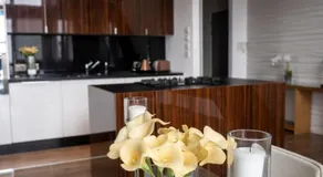 Stunning 3 Bed Penthouse in West End - Image 3