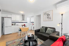 Comfortable 1-Bed Retreat Near Canberra City - Image 2