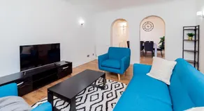 Modern 4 Bedroom House w Parking in Milton Keynes - Image 2