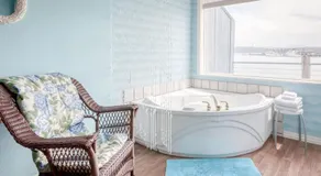Oceans Edge - Anchor Pier Lodge - Image 3