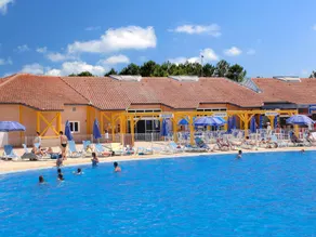 Maison charmante à Soustons avec piscine et jardin - Image 4