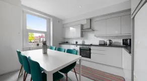 Two Bedroom Duplex in Angel HIgh Street - Image 2