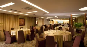 Grand Tropic Suites Hotel - Image 4