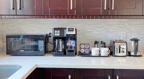 Si & Daniel Home Near YVR Airport & Skytrain Separate Entry Free Parking - Image 4