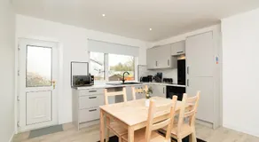 Spacious 4BR Home with Parking Near Falkirk and Stirling Sleeps 6 plus - Image 4