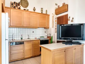 Holiday villa with sea view in Paralia Avlidas - Image 4